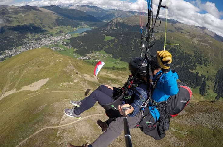 Pärchenflug mit 2 Gleitschirmen Schweiz