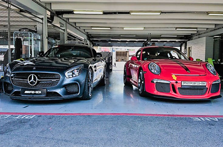 Renntaxi-Duo: Mercedes AMG GT-S vs. Porsche 911 GT3