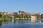 Stadtführung mit Bootsfahrt & Mittagessen in Prag
