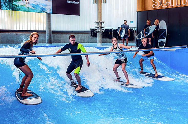 Exklusiv: Indoor Surfen für bis zu 12 Personen (Di. - So.) - Arena München