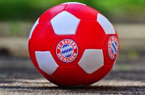 FC Bayern Fußball-Fantage München für 2 (1 Nacht)