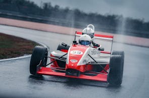 Rennfahrt im Formel-Doppelsitzer
